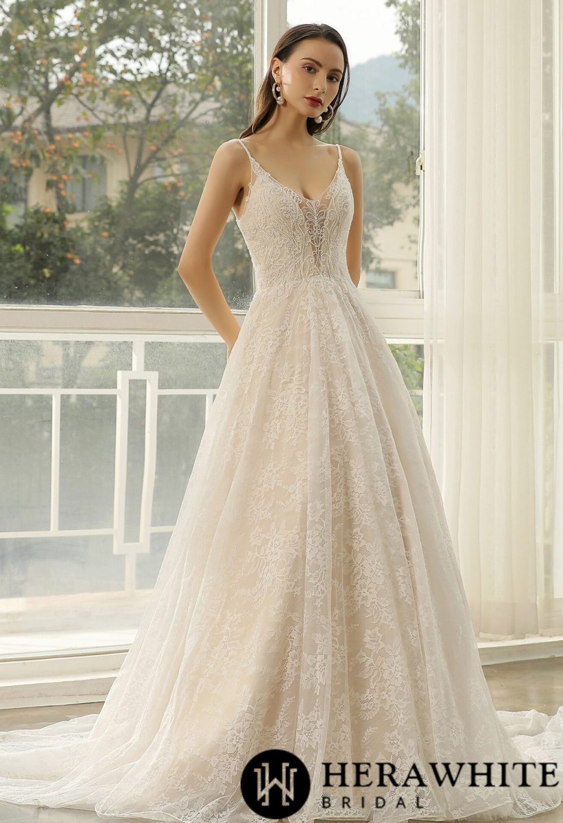 Robe de mariée ligne A en dentelle perlée avec bretelles spaghetti – Image 9