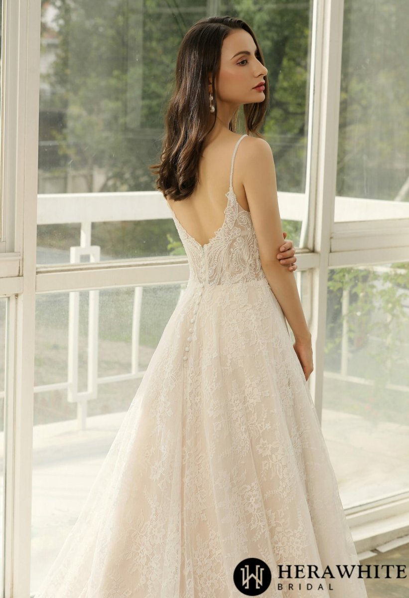 Robe de mariée ligne A en dentelle perlée avec bretelles spaghetti – Image 4