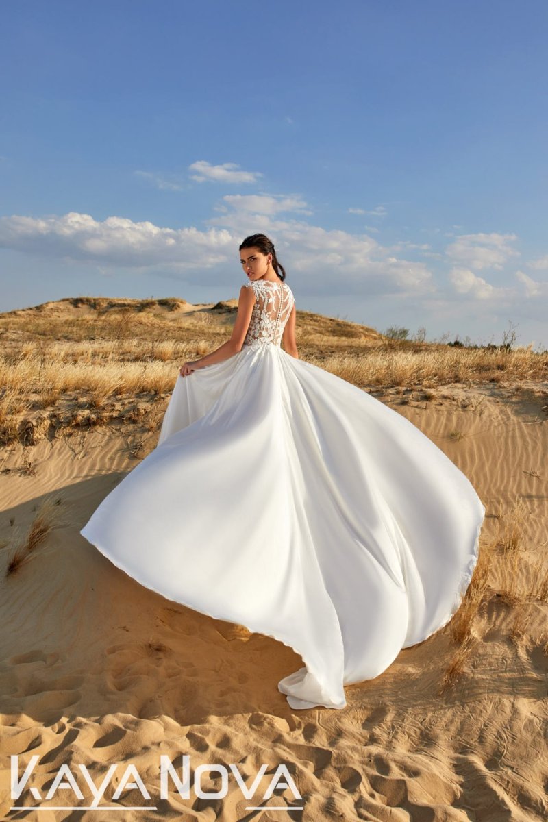 Robe De Mariée En Soie – Image 3