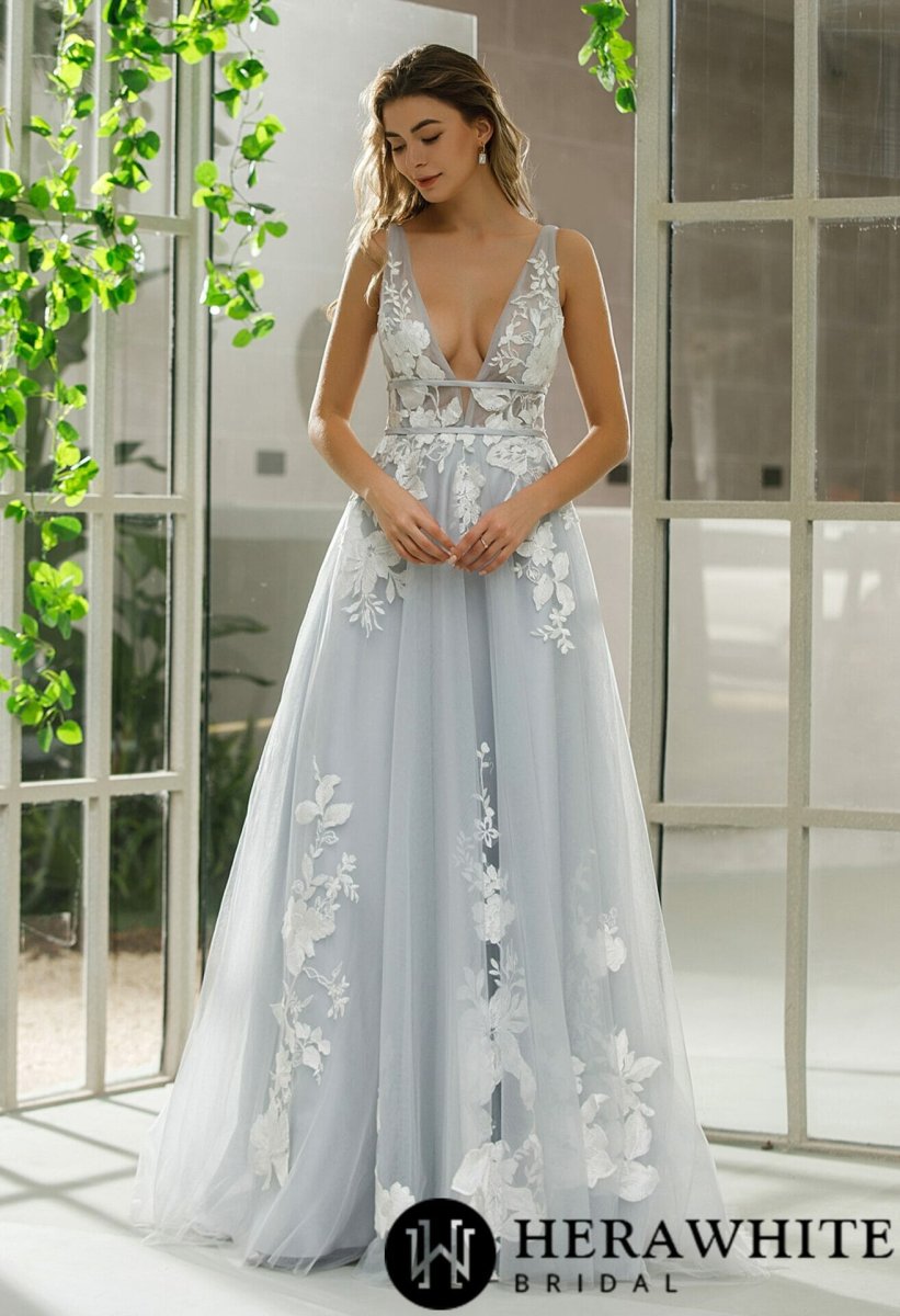 Robe de mariée col V plongeant avec motifs floraux – Image 5