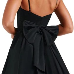 Robe Blanche Courte A Volant