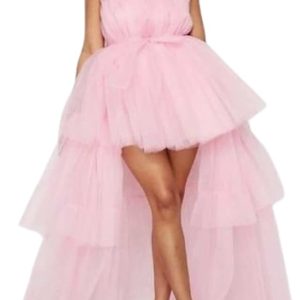 Robe de bal à corsage perlé avec jupe en tulle et volants brillants