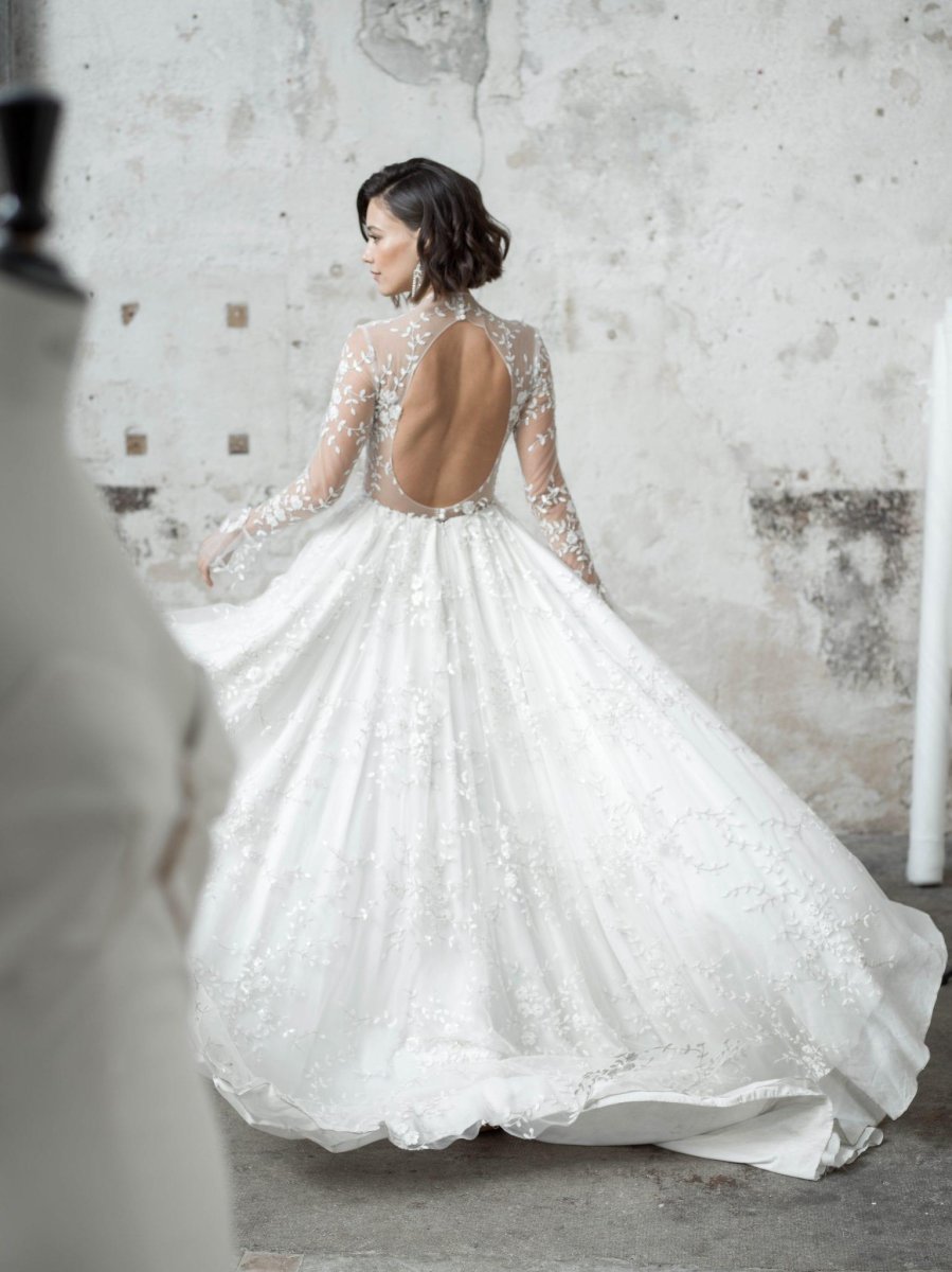 Robe De Mariée Courte Avec Traîne – Image 5