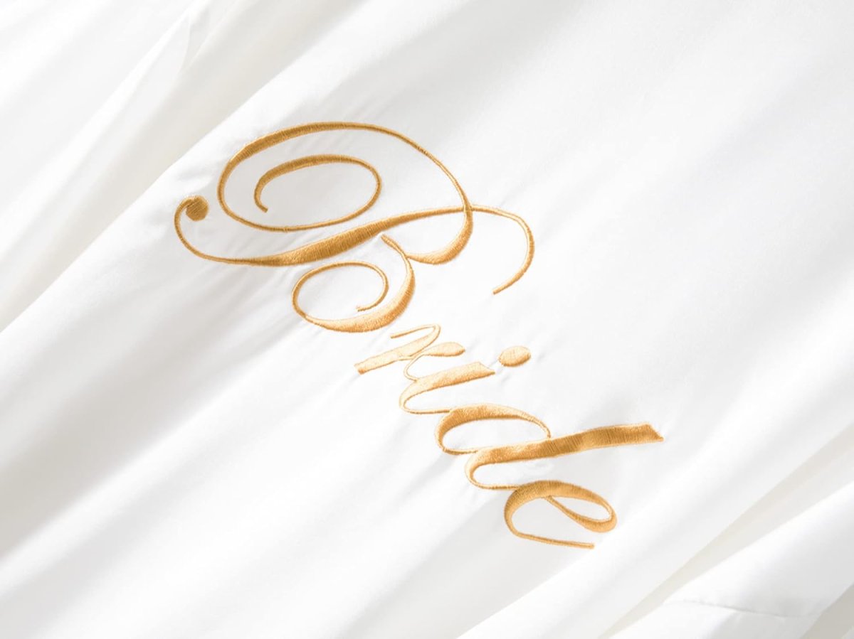 Robe De Mariée Drapée Croisée Et Brodée – Image 5