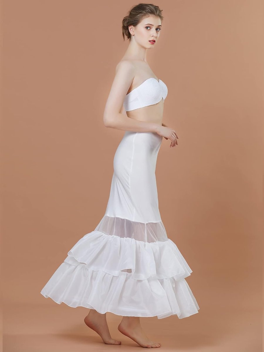 Robe de mariée ajustée à bretelles spaghetti avec perlage – Image 4