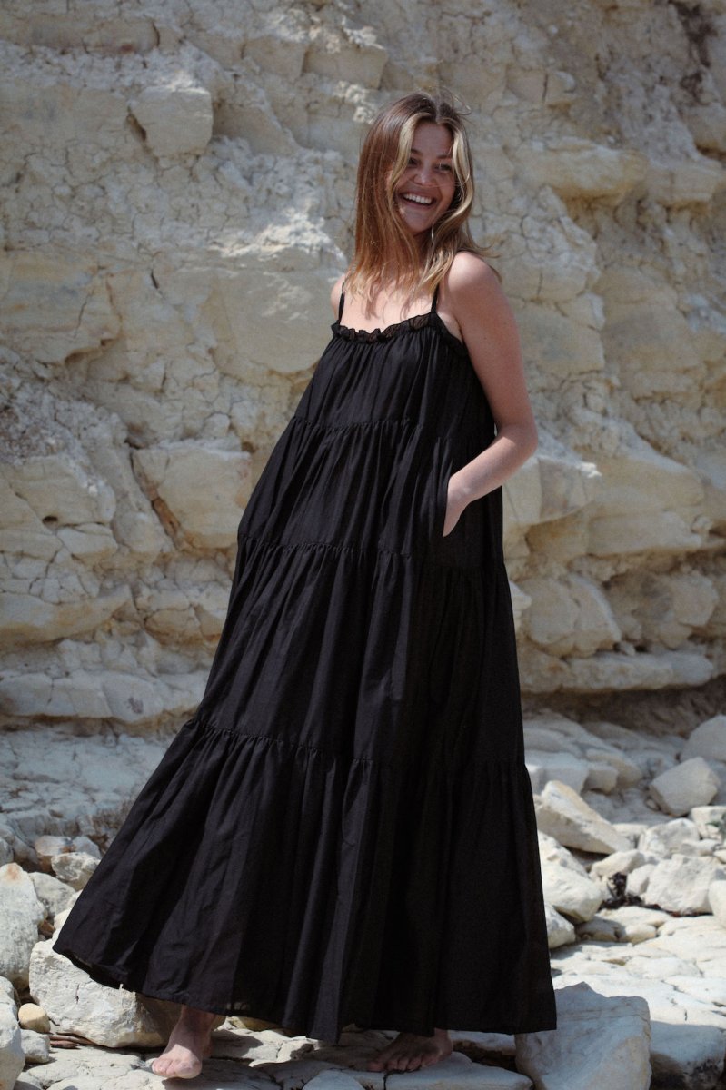 Robe Isla longue noire – Image 3