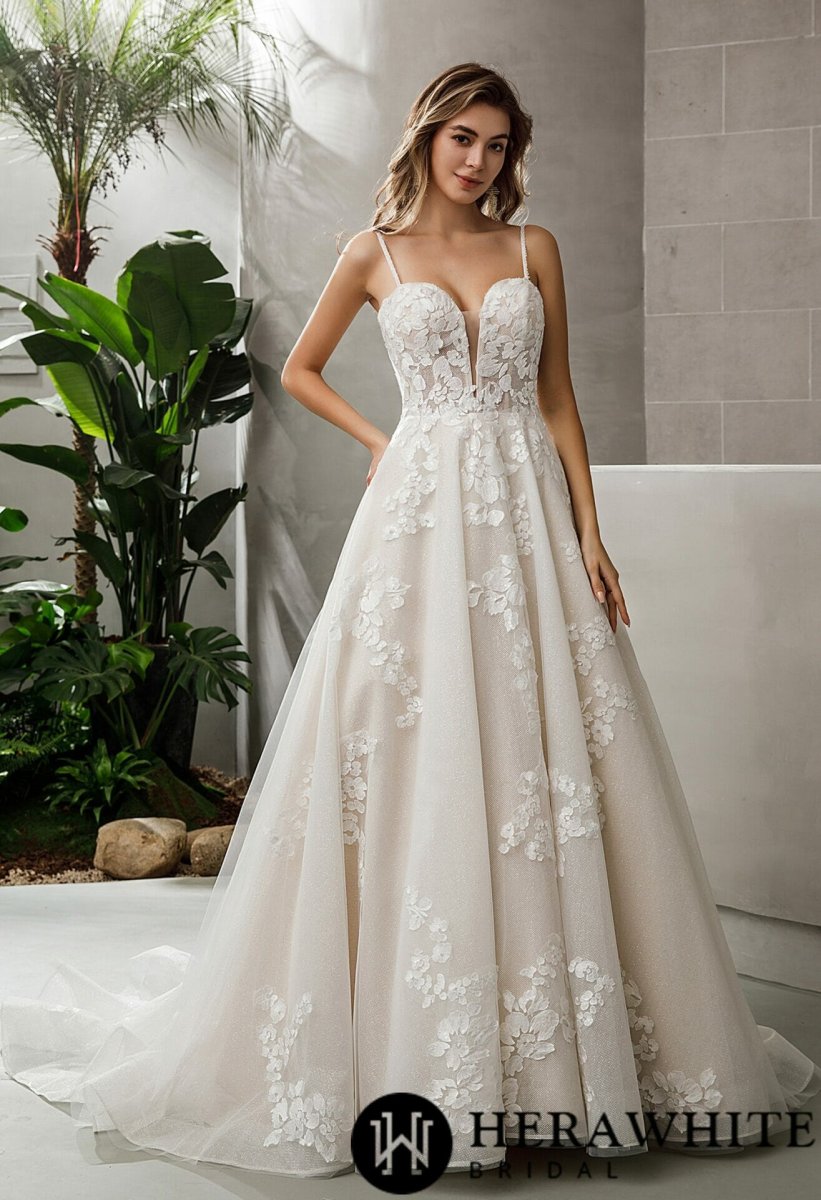 Robe de mariée A en dentelle pailletée col cœur plongeant – Image 4