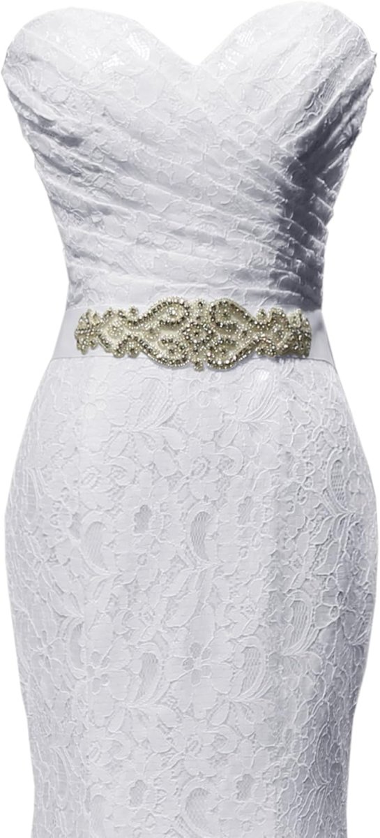 Robe de mariée A en dentelle avec décolleté en V et fleur en blush – Image 6