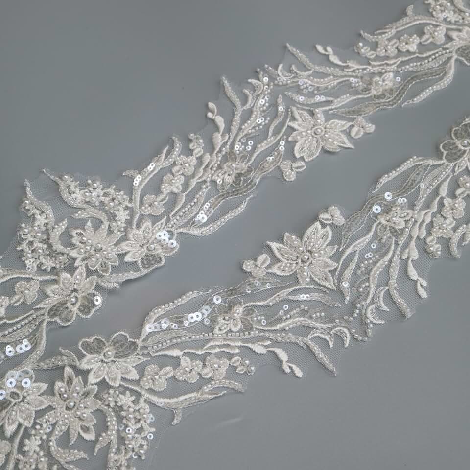 Robe De Mariée A Paillette Et Dentelle Florale – Image 2