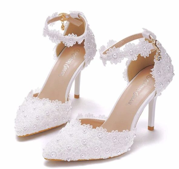 Chaussures De Mariée Blanche En Dentelle – Image 3