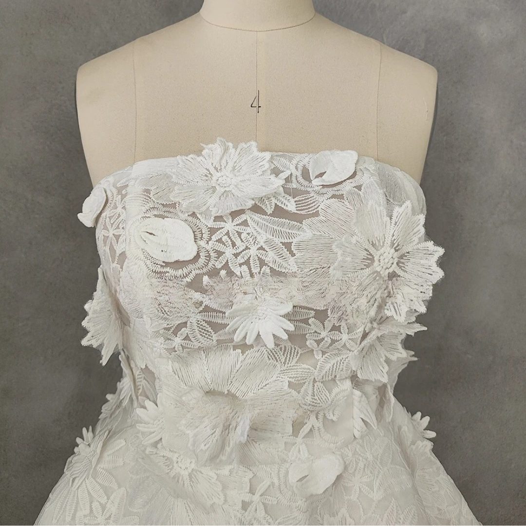 Robe De Mariée Courte Dentelle Florale Blanche – Image 6