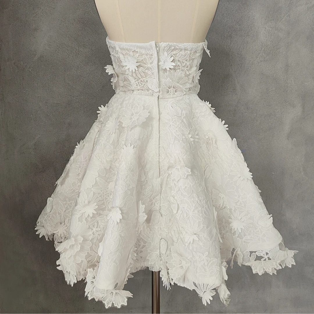Robe De Mariée Courte Dentelle Florale Blanche – Image 5
