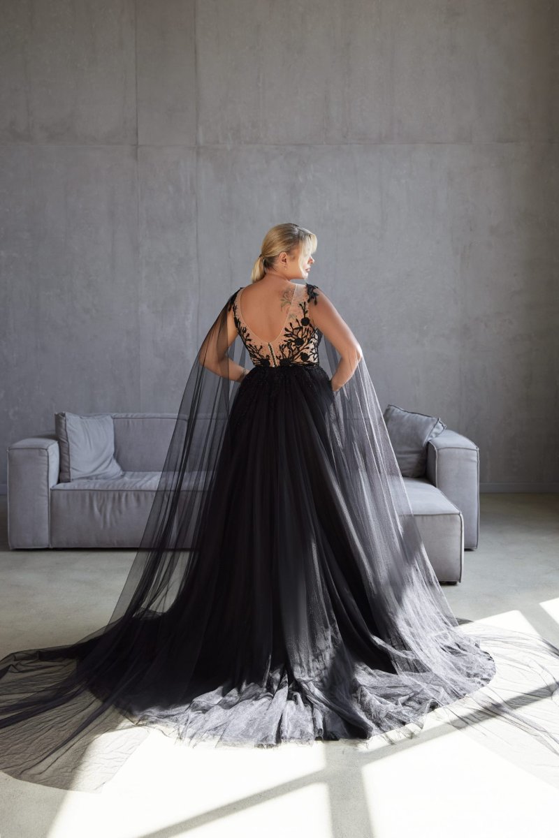 Robe De Mariée Noire Grande Taille – Image 3