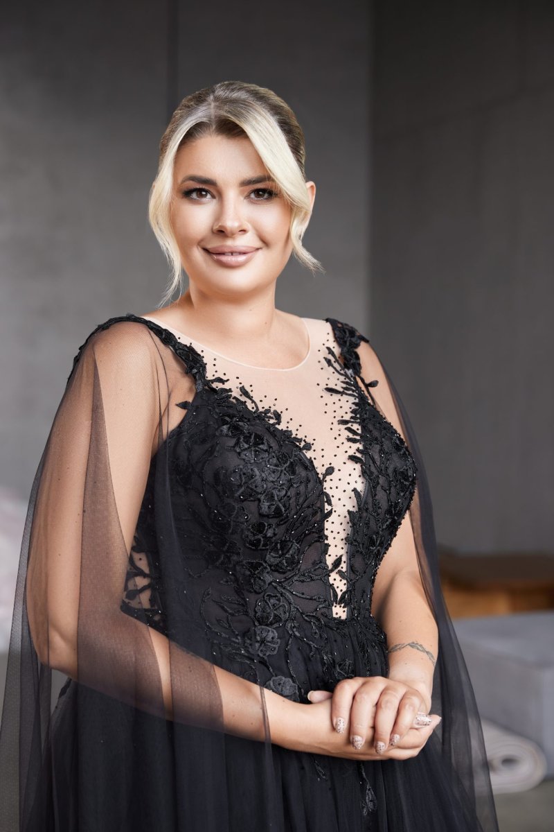 Robe De Mariée Noire Grande Taille – Image 4