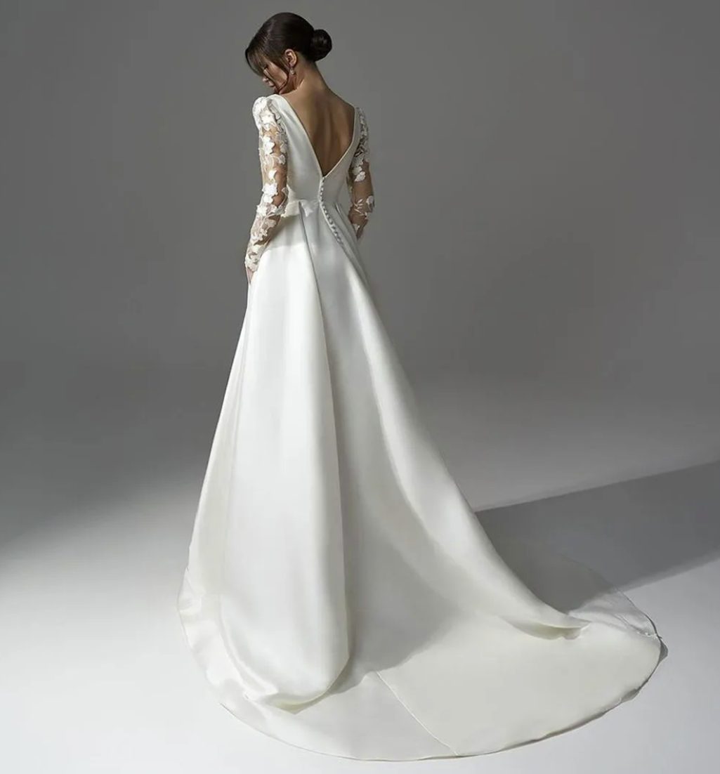 Robe De Mariée Fendue Avec Col V En Satin – Image 3