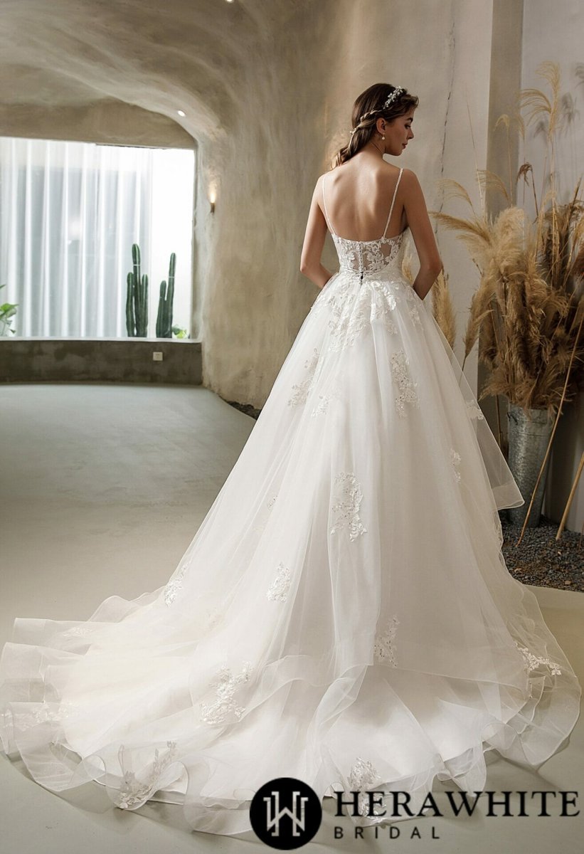 Robe de mariée princesse à sequins dentelle florale et volants – Image 6