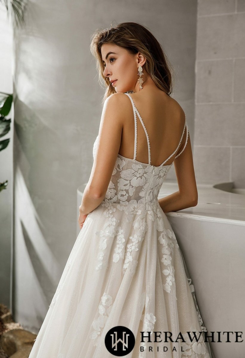 Robe de mariée A en dentelle pailletée col cœur plongeant – Image 7
