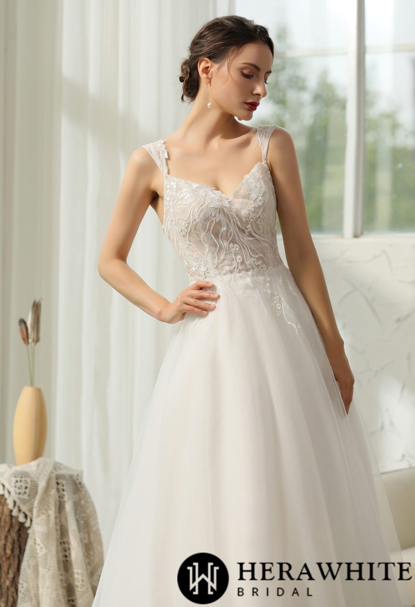 Robe De Mariée Fines Bretelles Et Dentelle Florale – Image 4