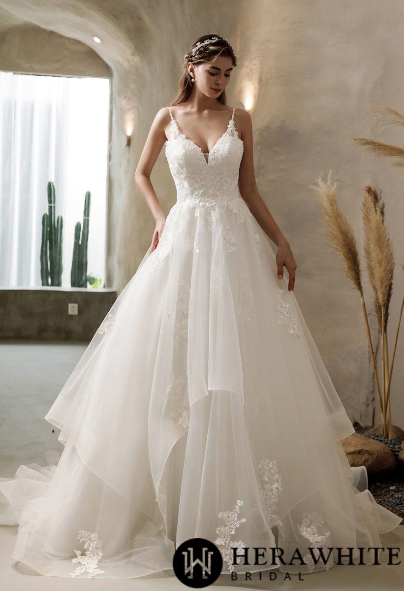 Robe de mariée princesse à sequins dentelle florale et volants – Image 8