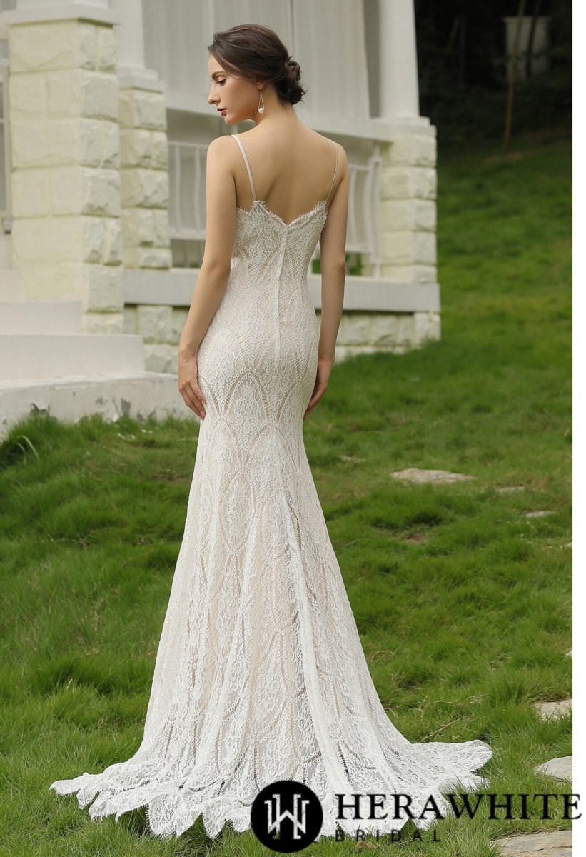 Robe de mariée fourreau en dentelle avec bretelles spaghetti – Image 8