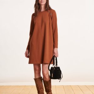 Robe courte terracotta boutonnage épaules