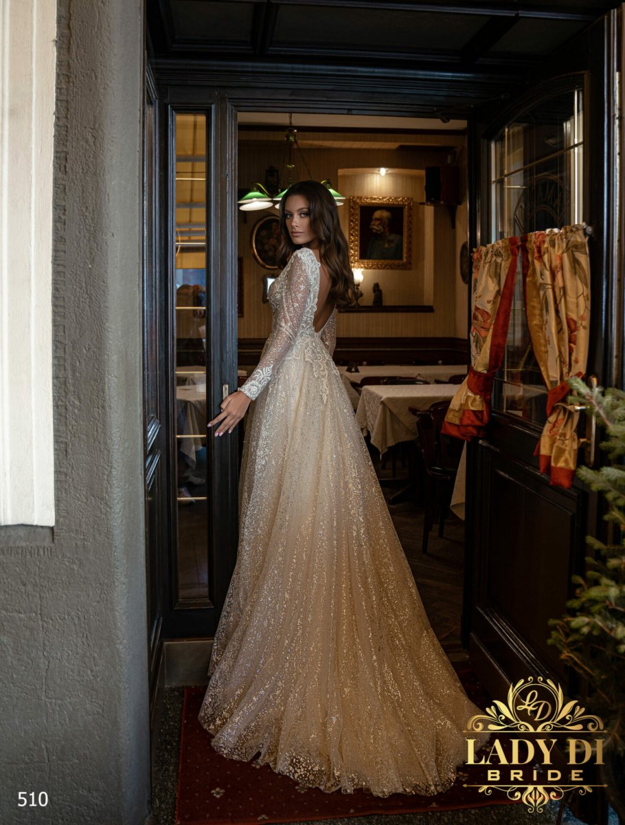 Robe De Mariée Brodée et Etincelante – Image 4